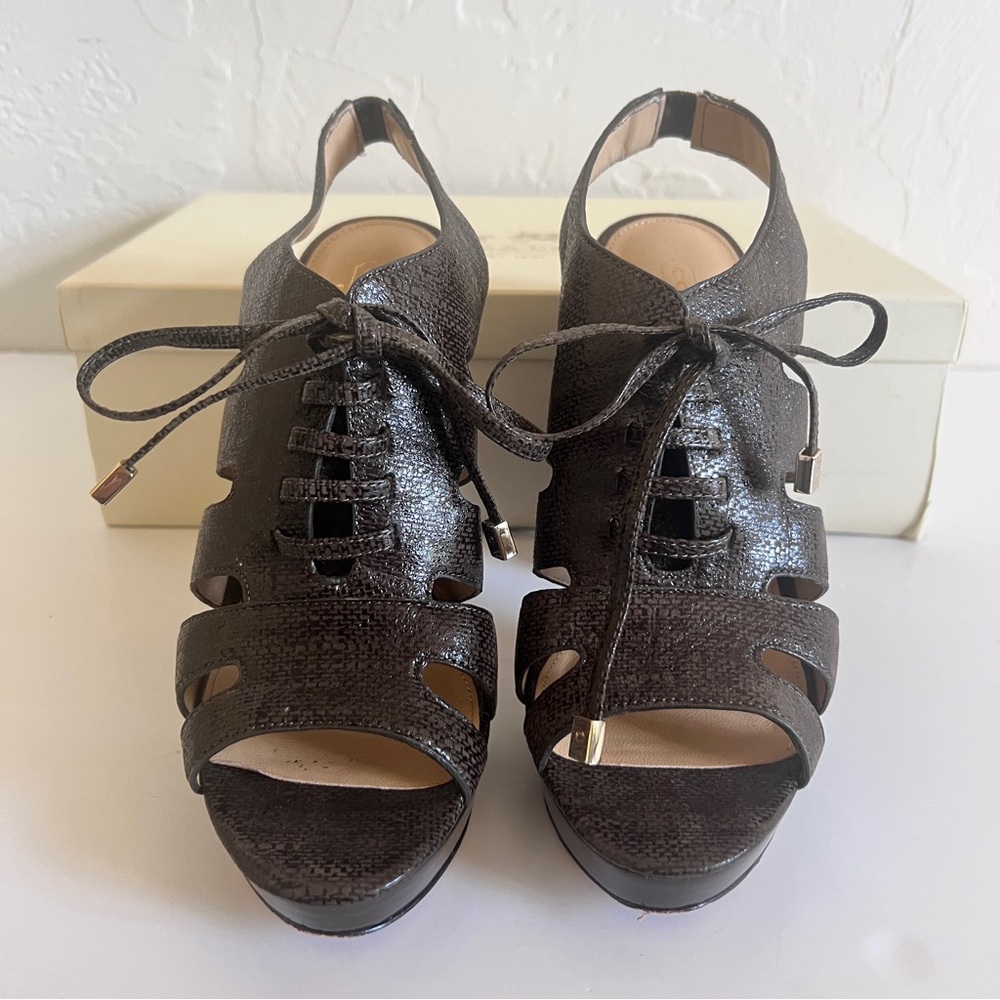 COACH  Moreen Shiny Textured Lace-Up Stacked Heels in Olive size 8.5M 🫒 - Picture 3 of 16